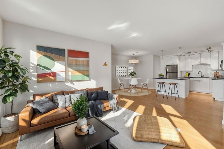Property Photo:  618 2 Avenue NW 405  AB T2N 0E1 