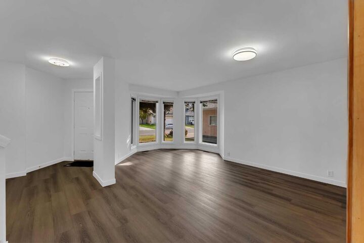 Property Photo:  225 Riverwood Close SE  AB T2C 3Z4 