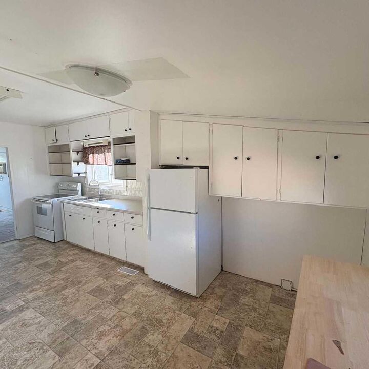 Property Photo:  5004 48 Street  AB T0C 1B0 