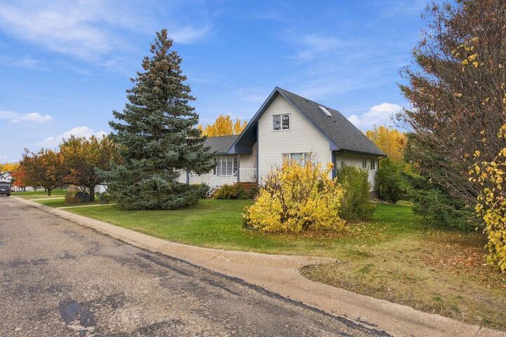 Property Photo:  4102 Hees Drive  AB T9S 1J5 
