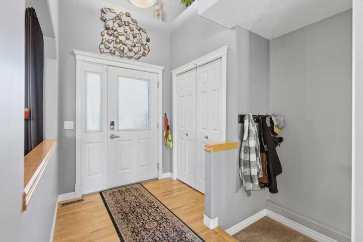 Property Photo:  31 Evansmeade Crescent NW  AB T3P 1C1 
