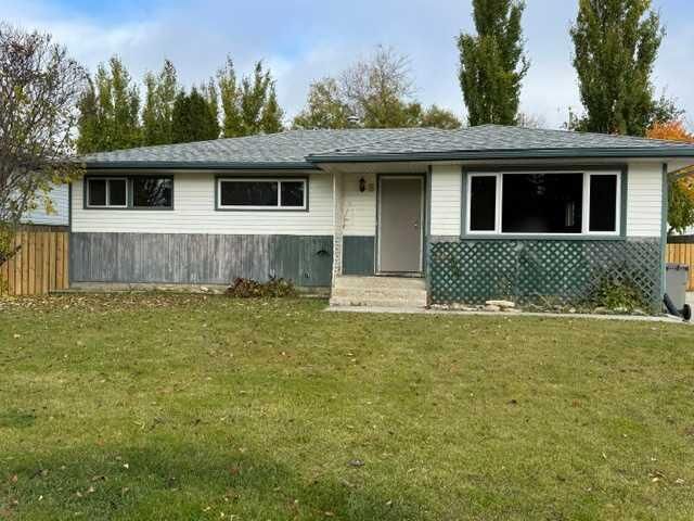 Property Photo:  8 McLeod Drive  AB T7S 1H3 