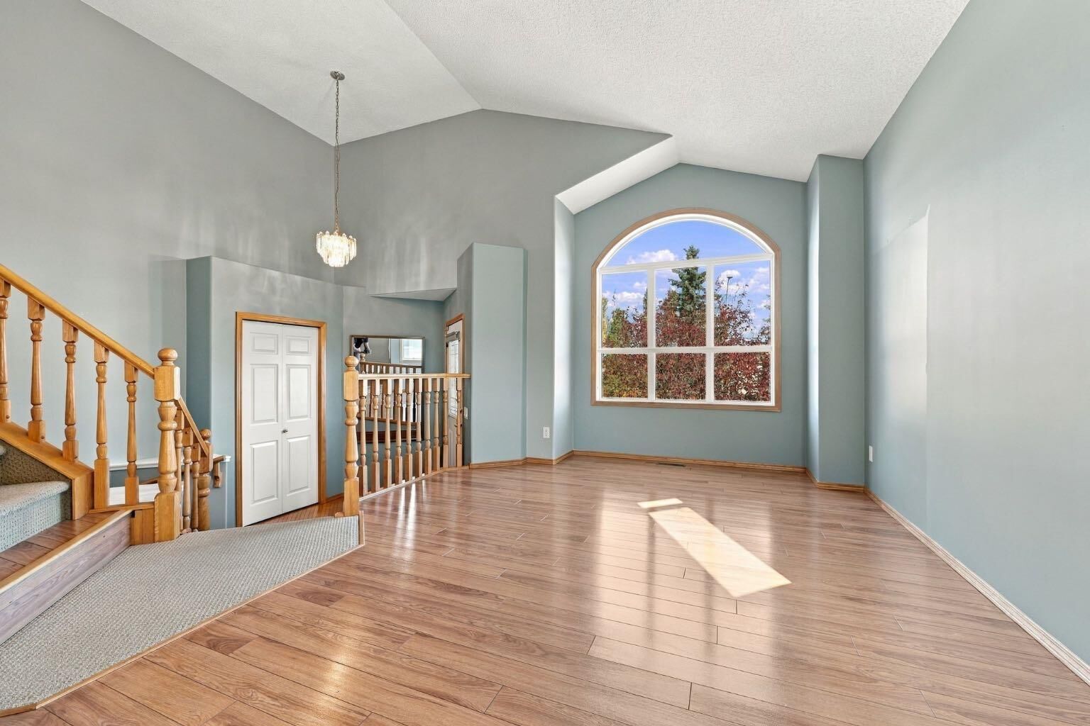 Property Photo:  184 Hidden Circle NW  AB T3A 5G8 