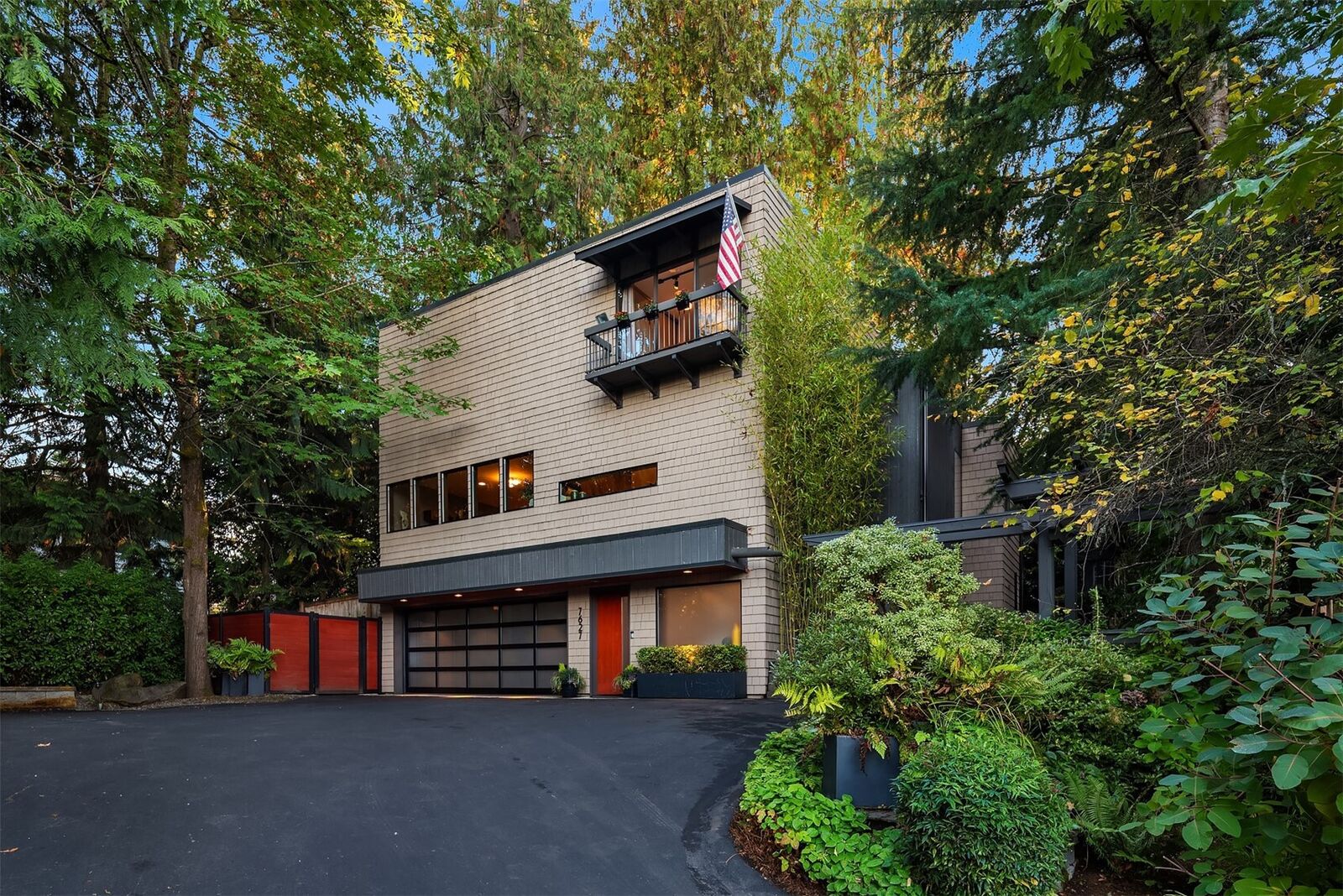 Property Photo:  7627 SE 22nd Street  WA 98040 