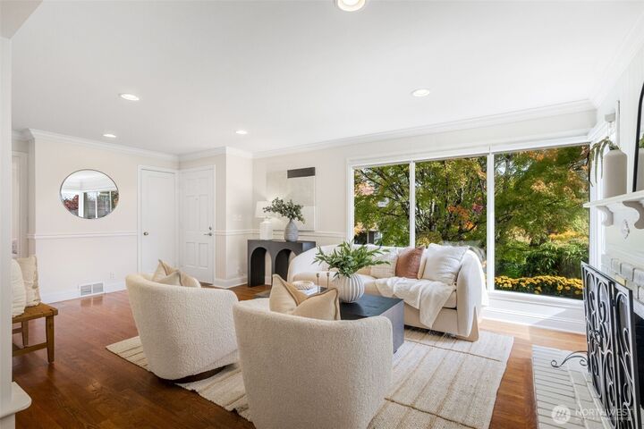 Property Photo:  7301  53rd Avenue NE  WA 98115 