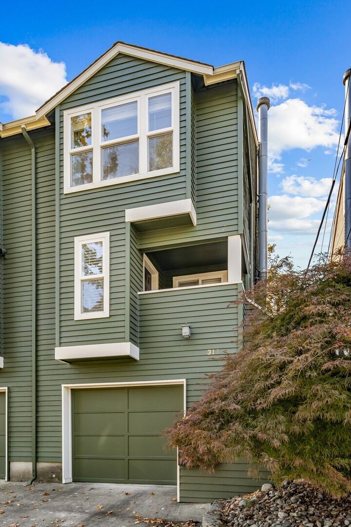 Property Photo: 317 27th Avenue E WA 98112