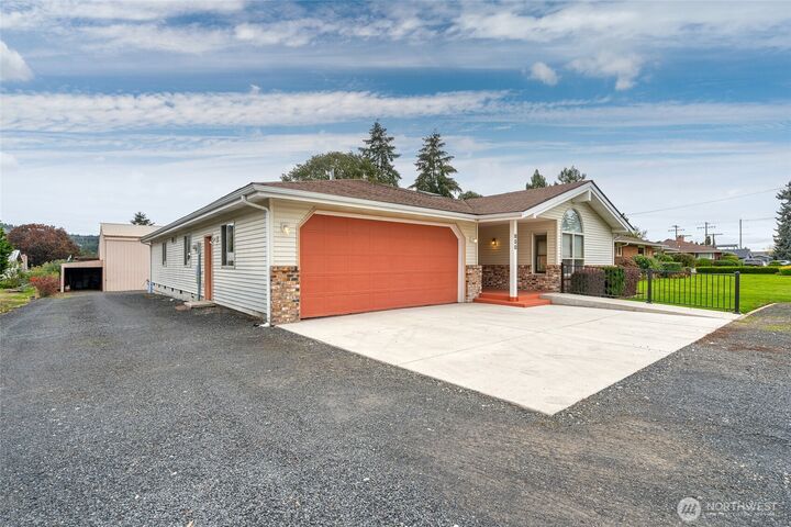 Property Photo: 850 SW 18th Street WA 98532