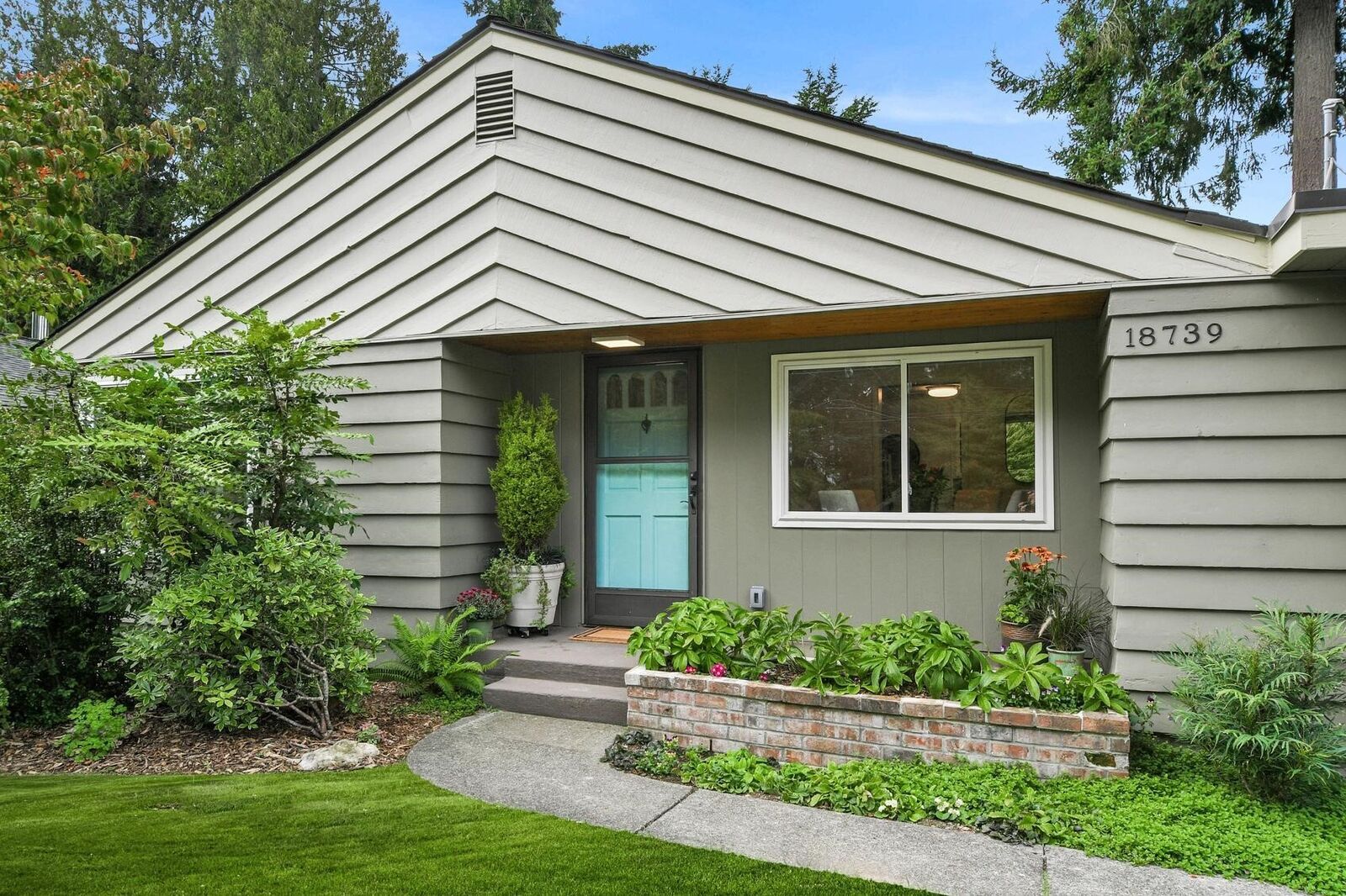 Property Photo:  18739  12th Avenue NE  WA 98155 