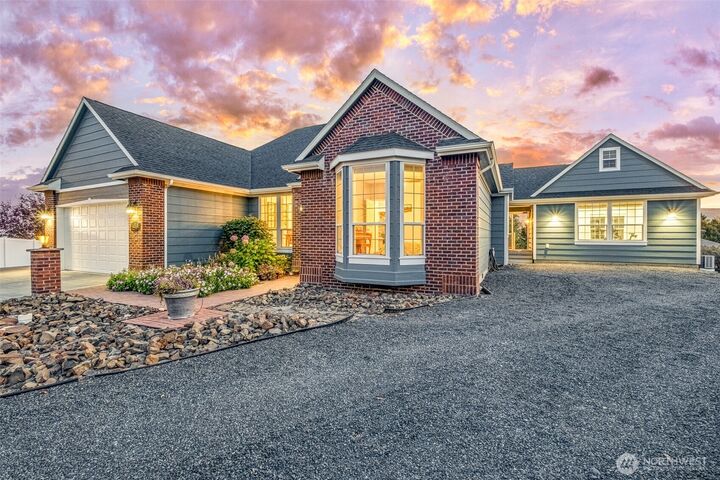 Property Photo:  341  Canyon View Crt  WA 98823 