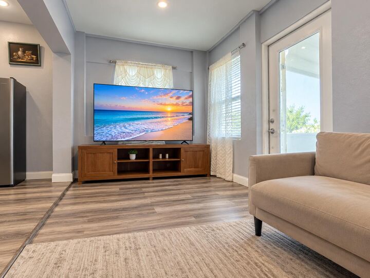 Property Photo:  173 W 16th Street  FL 33404 