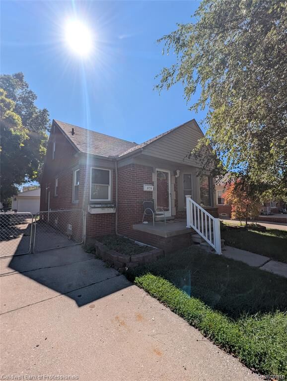 Property Photo:  979 Liberty Avenue  MI 48146 