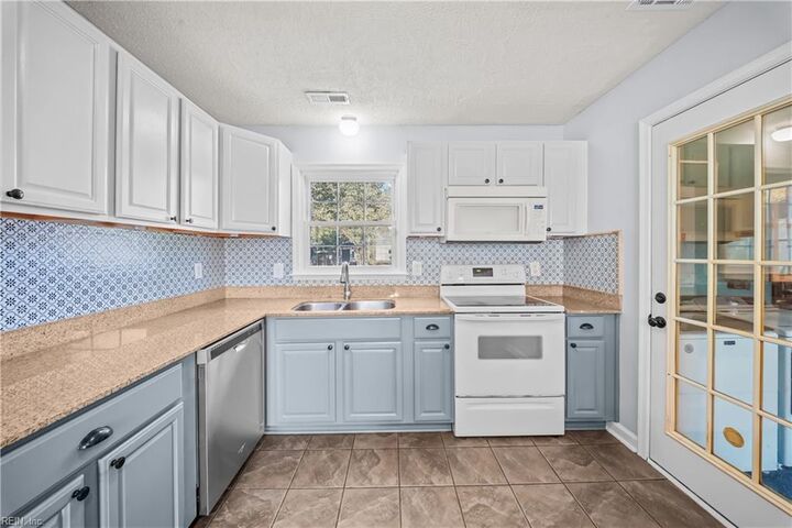 Property Photo: 1 Ewell Ct VA 23669