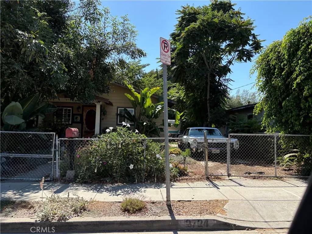 Property Photo:  2724 Queen  CA 90039 
