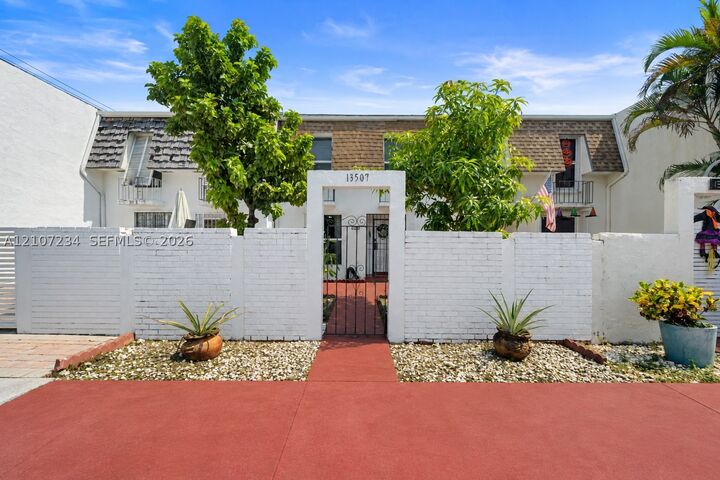 Property Photo: 13507 NE 24th Ct FL 33181