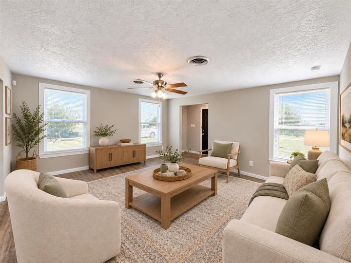 Property Photo: 715 S Division Street S LA 70634