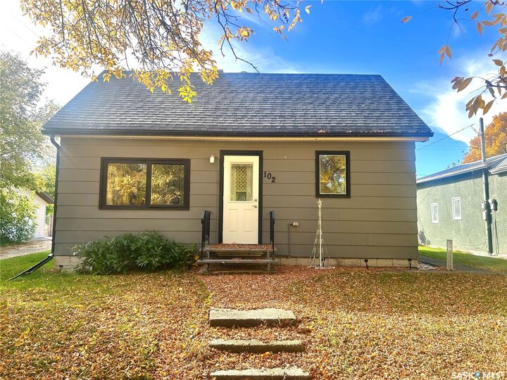 Property Photo:  102 McKendre Street  SK S0G 1H0 