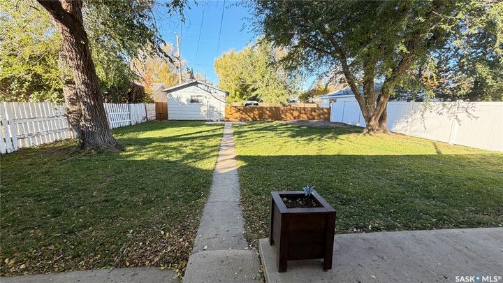 Property Photo:  735 Jasper Street  SK S0N 1N0 