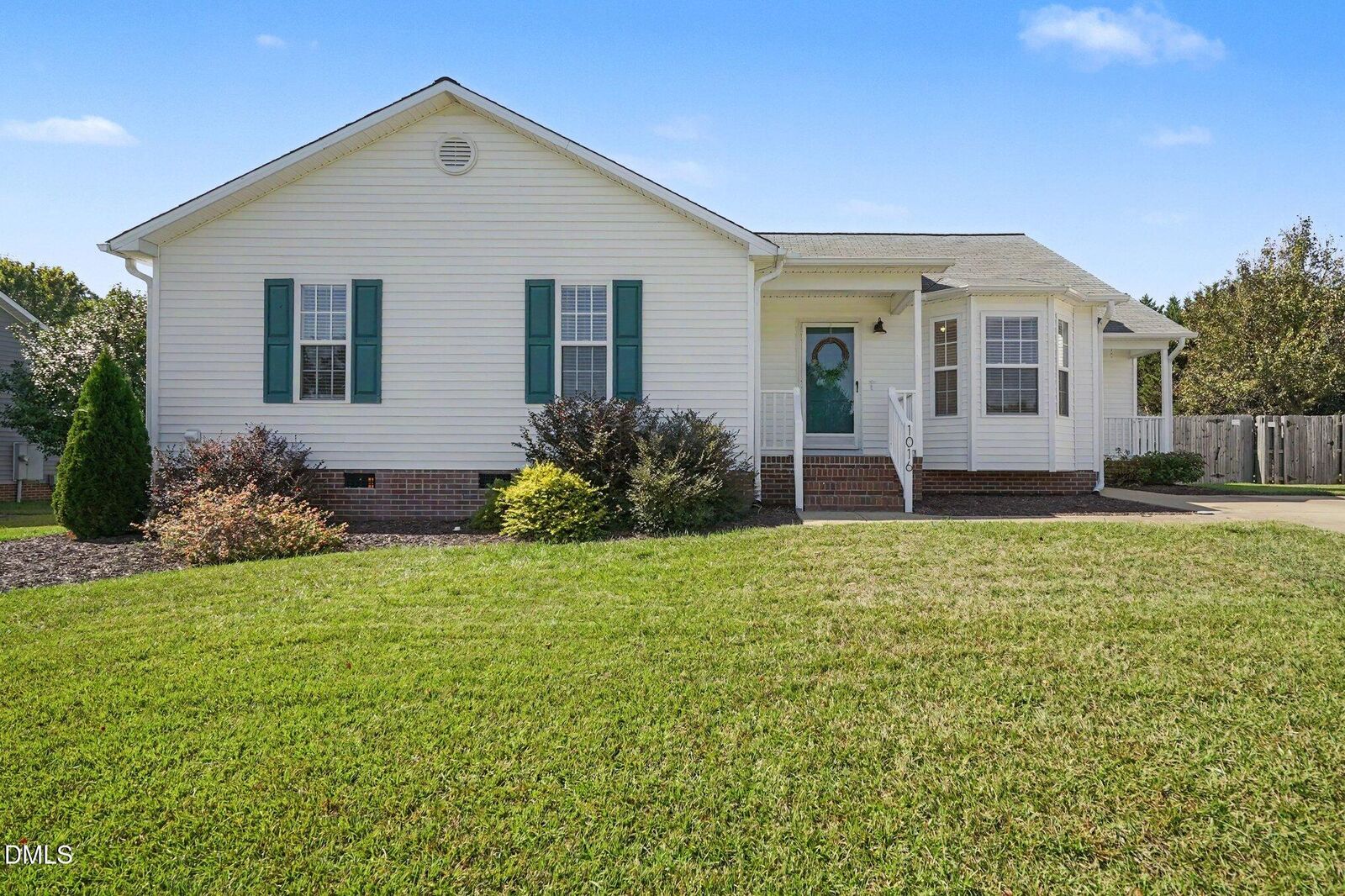 Property Photo: 1016 S Willhaven Drive NC 27526
