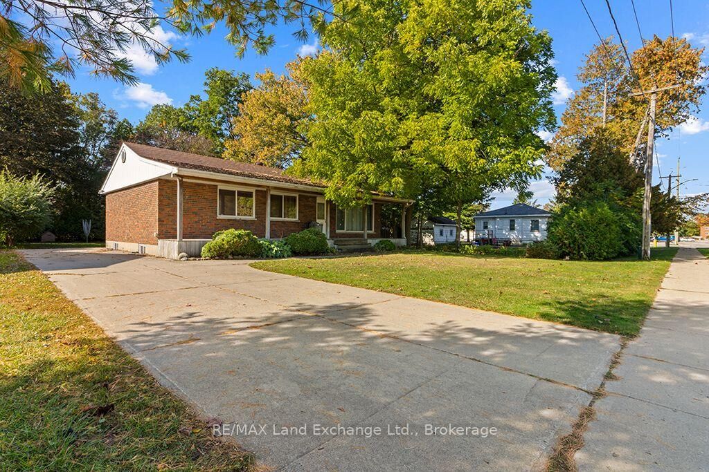 Property Photo:  614 River Street  ON N0H 2C4 