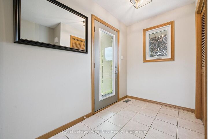 Property Photo:  24 Greenwich Drive  ON N1H 8B8 