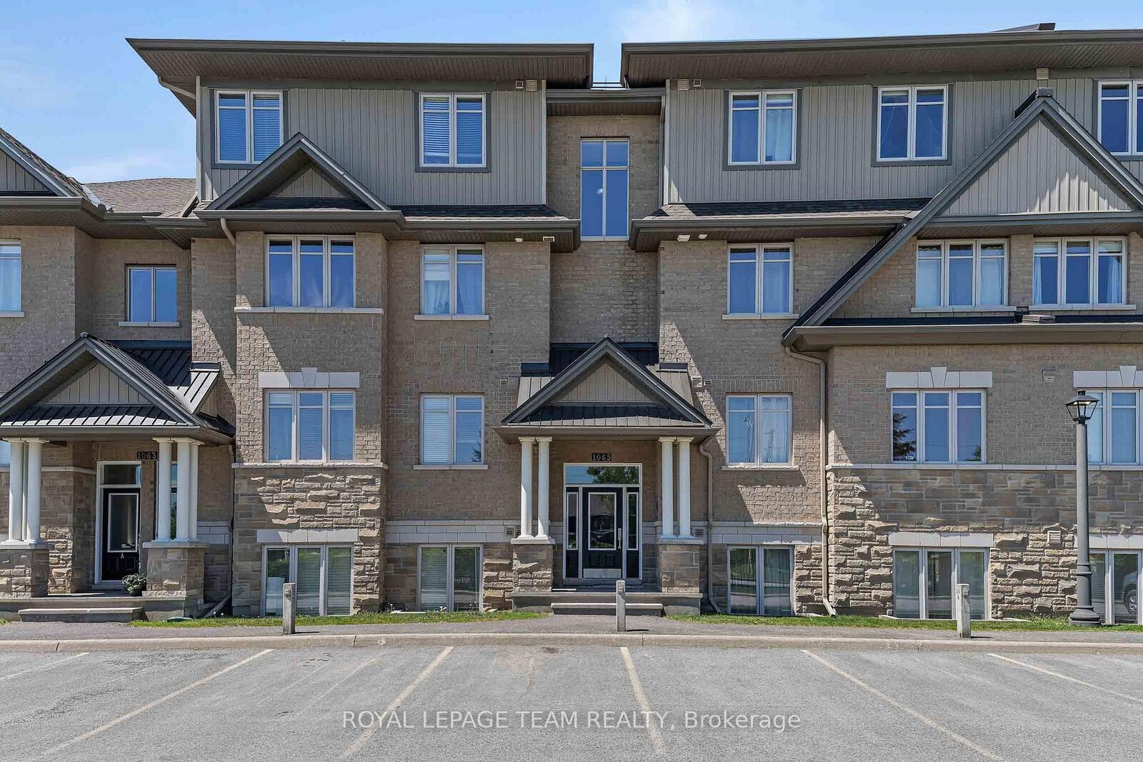 Property Photo:  1065 Beryl Private F  ON K1V 2M4 