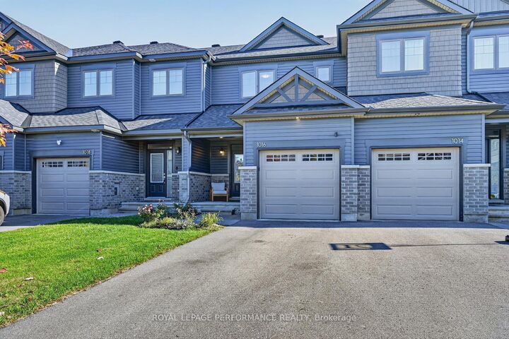 Property Photo:  1016 Kijik Crescent  ON K1X 0J5 
