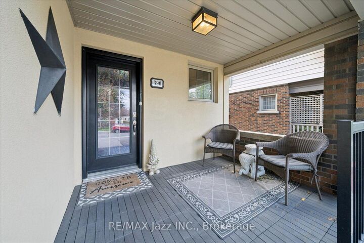 Property Photo:  390 Mary Street N  ON L1G 5E1 