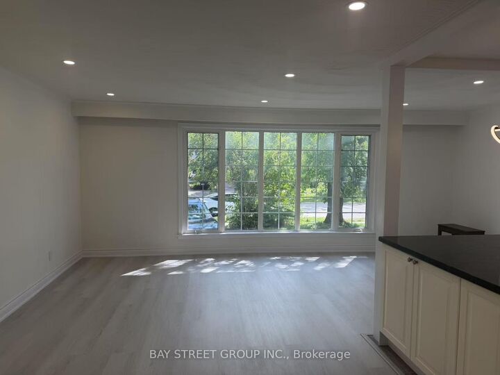 Property Photo:  517 Lynett Crescent  ON L4C 2V8 