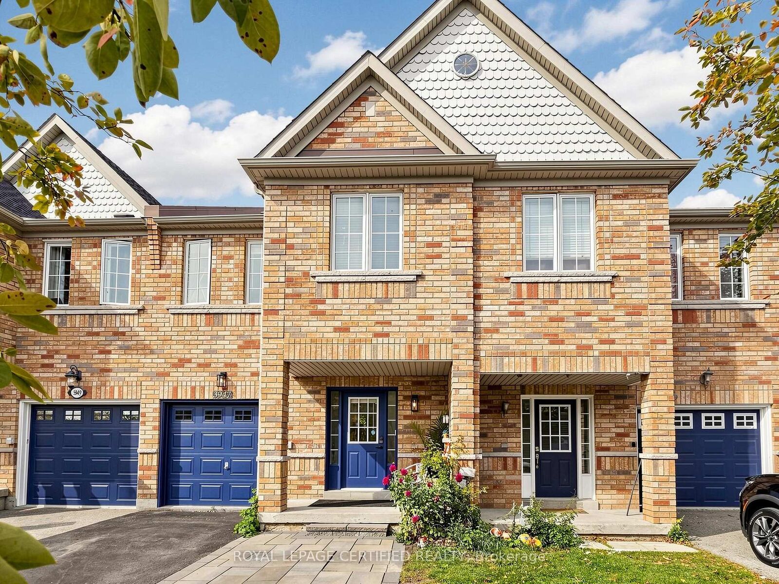 Property Photo:  3947 Stardust Drive  ON L5M 8A4 