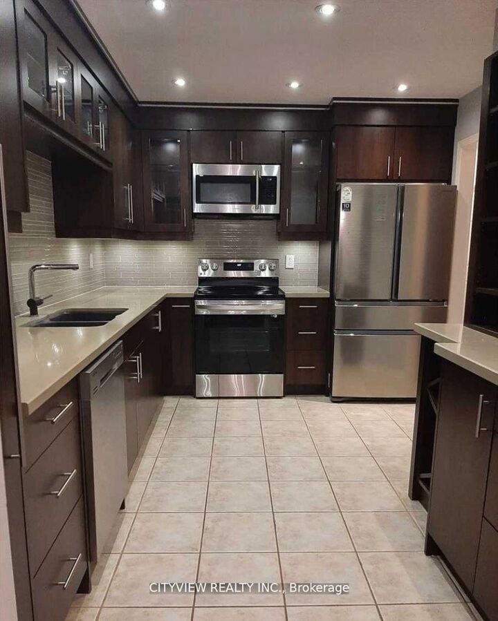 Property Photo:  2140 Oakpoint Road  ON L6M 3N2 