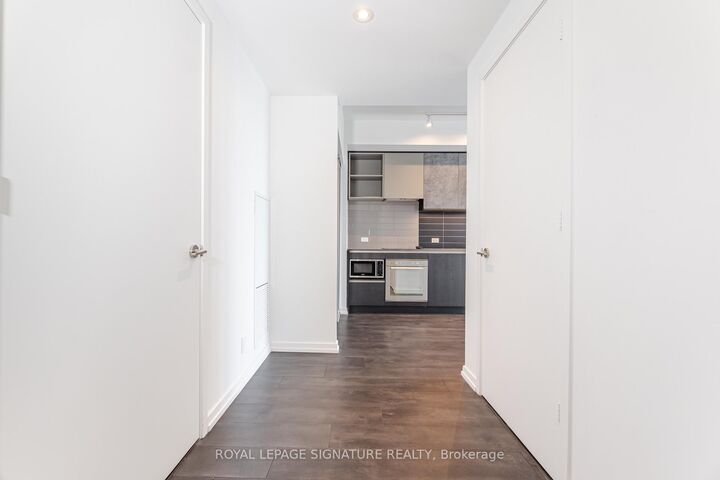 Property Photo: 7890 Jane Street 4508 ON L4K 0K9