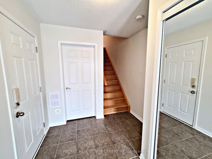 Property Photo:  247 Slingsby Landing  ON L9T 8N6 