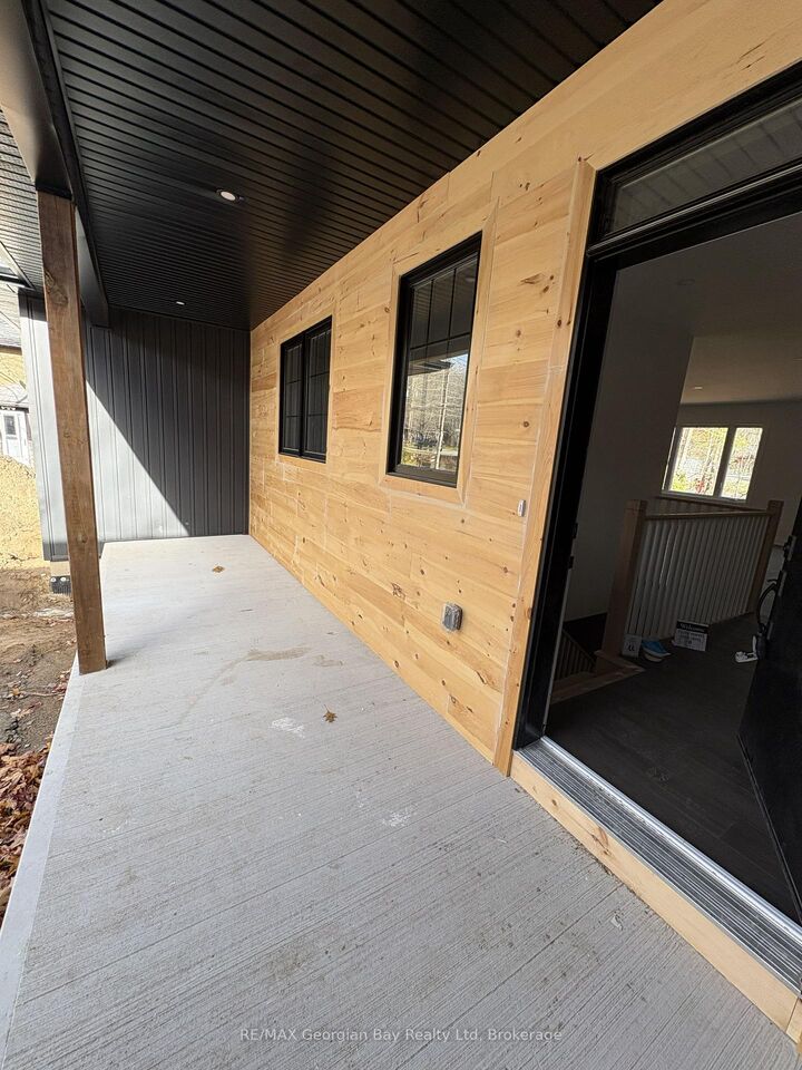 Property Photo:  49 Beaufort Crescent  ON L9M 0B8 