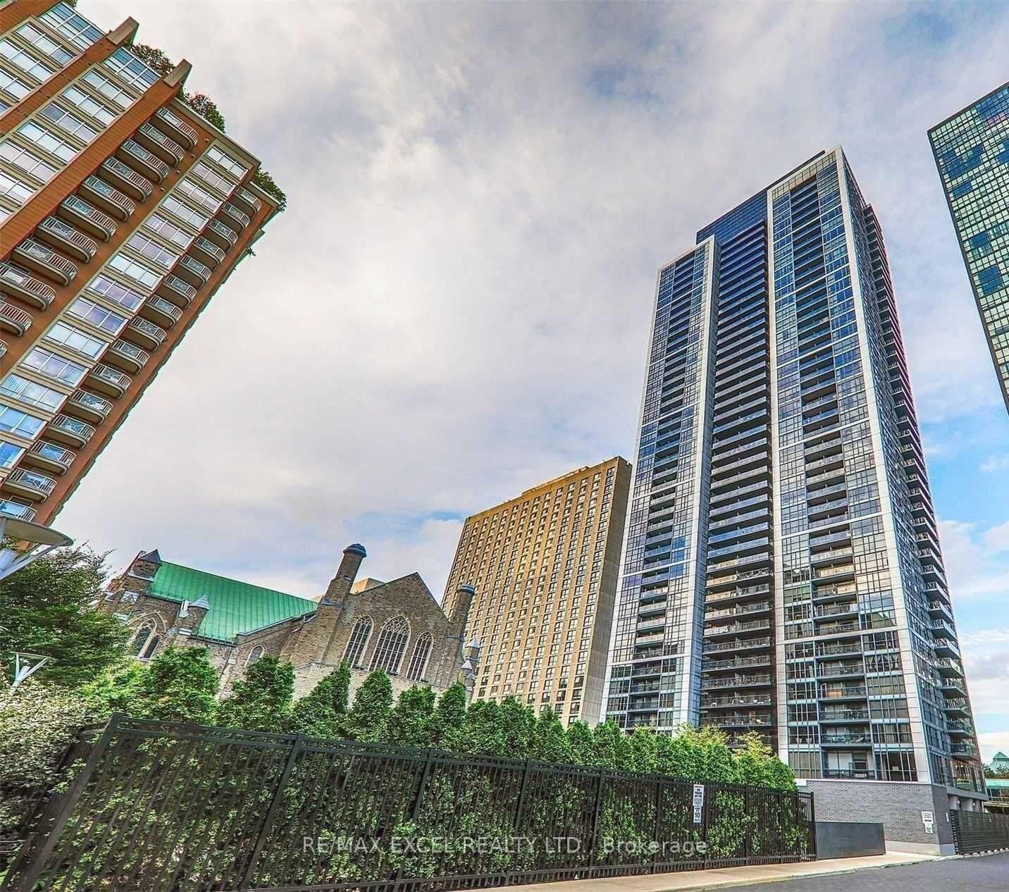 Property Photo:  28 Ted Rogers Way 4201  ON M4Y 2W7 