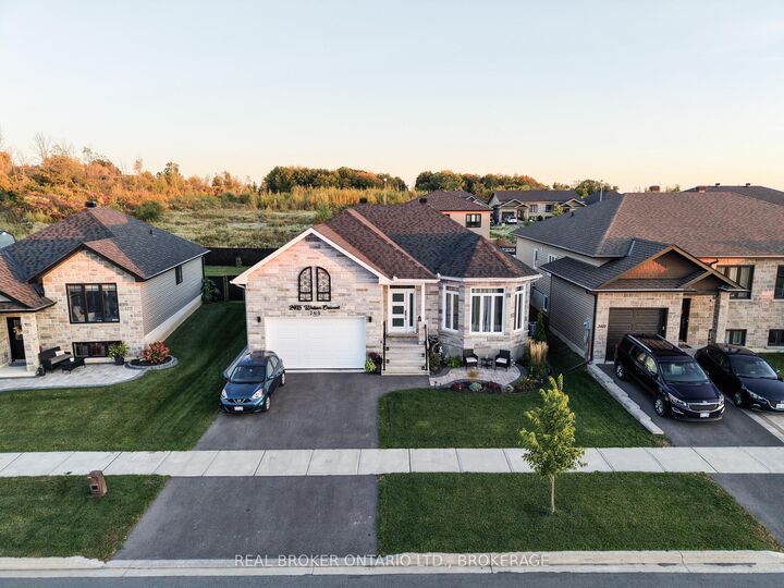 Property Photo:  2415 Watson Crescent  ON K6H 0H8 