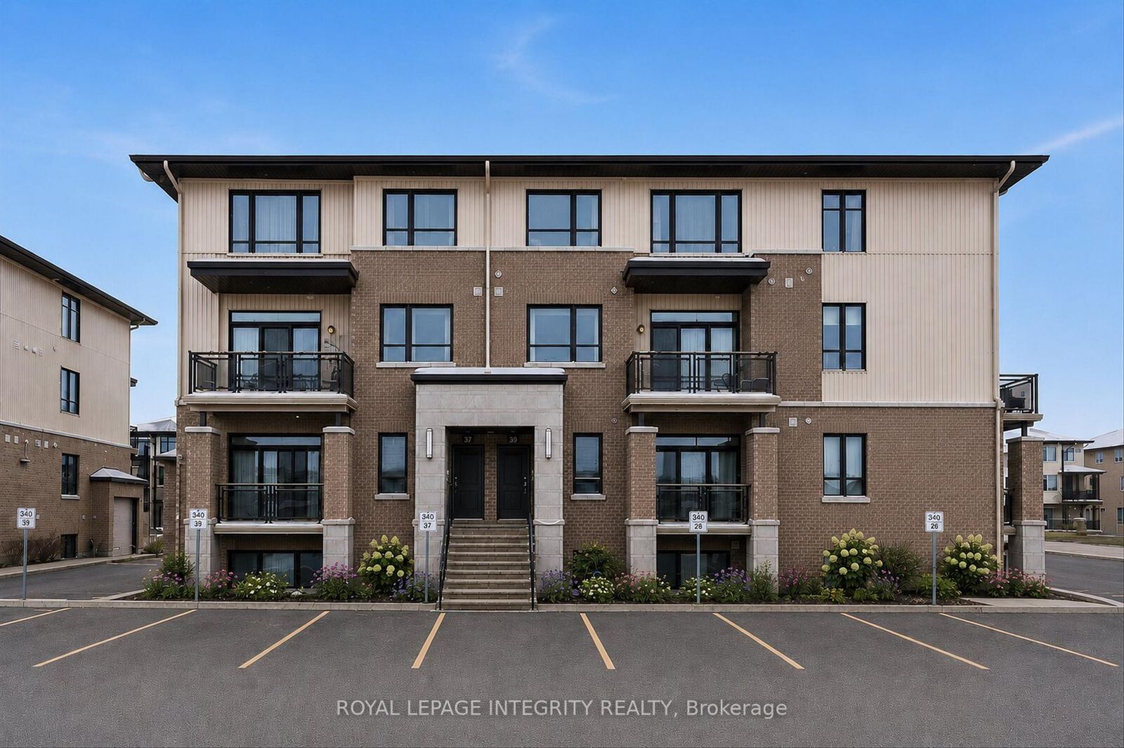 Property Photo:  359 Axis Way  ON K1W 0L7 