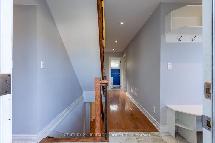 Property Photo:  274 Demaine Crescent  ON L4C 2W5 