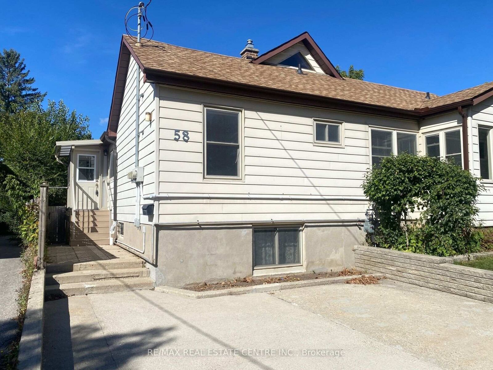 Property Photo:  58 Fifth Avenue  ON N2C 1P4 