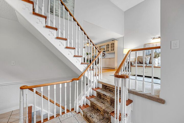 Property Photo:  806 Linden Court  ON L1N 6S8 