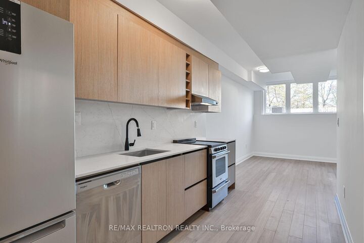 Property Photo:  101 Sophia St W Street  ON L4N 1J4 