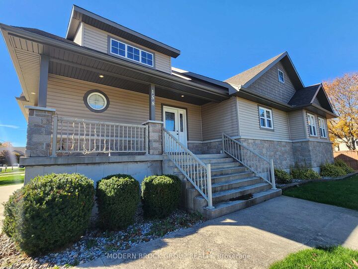 Property Photo:  158 Wildwood Crescent  ON K6V 0A8 