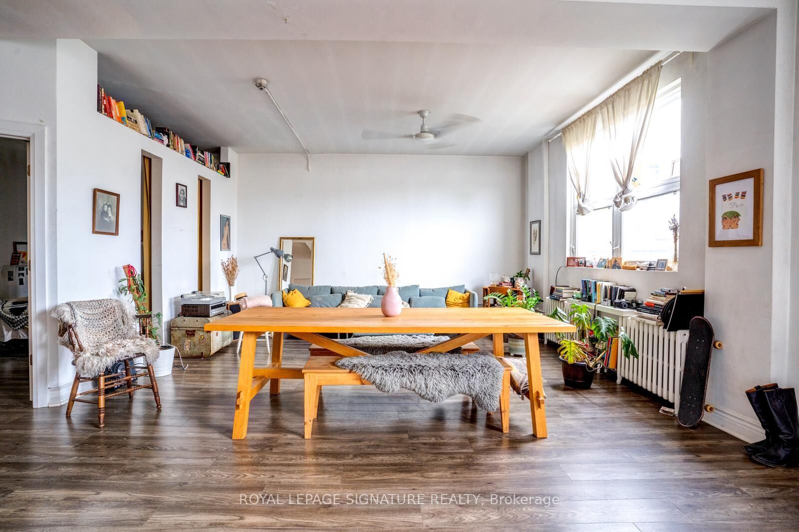 Property Photo:  926 King Street W Upper/Rear  ON M5V 1P5 