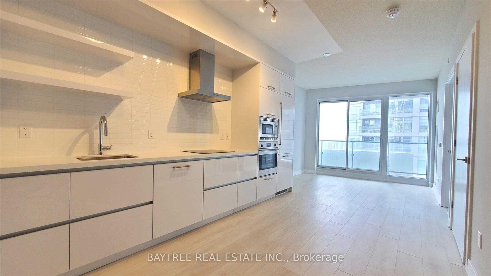 Property Photo:  2221 Yonge Street 2004  ON M4S 2B4 