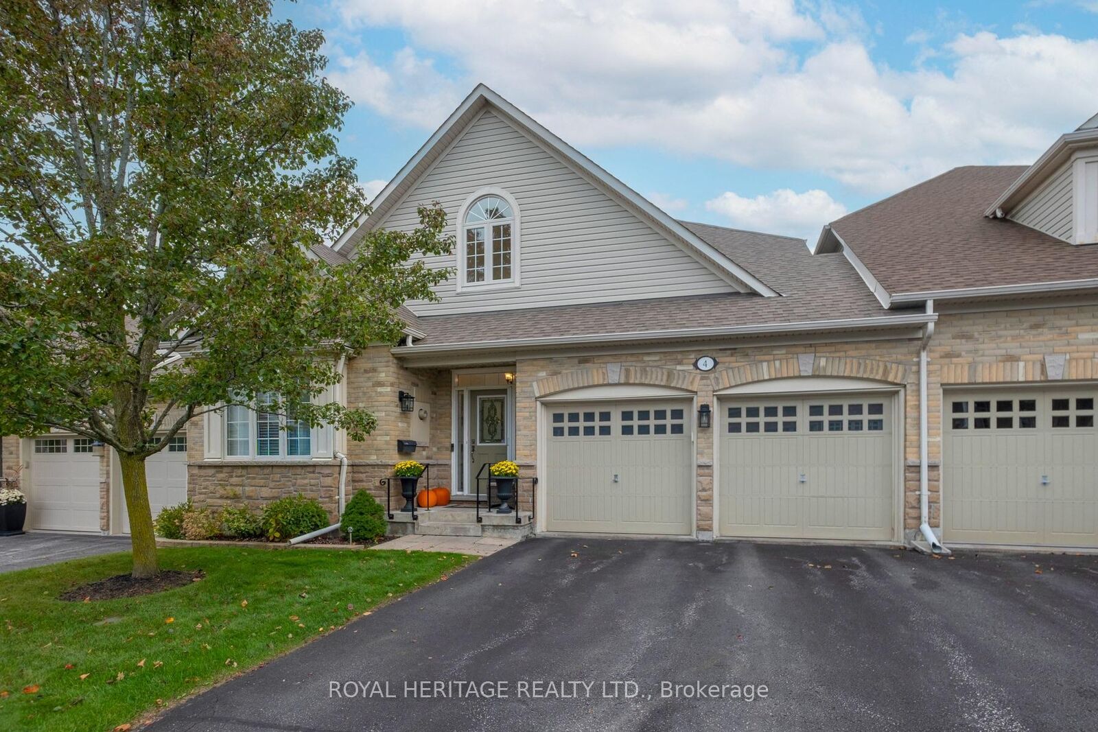 Property Photo:  4 Fenton Lane  ON L1A 0A3 