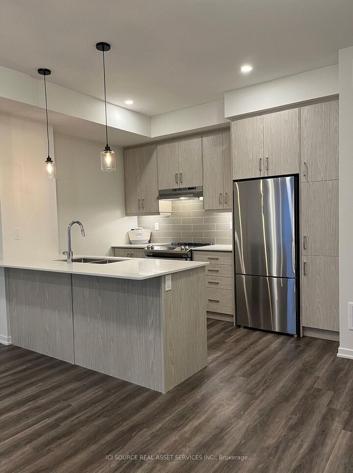 Property Photo:  131 Honeycrisp Crescent 230  ON L4K 0N7 