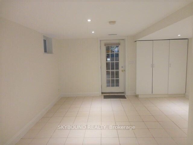 Property Photo:  190 Wineva Avenue Lower  ON M4E 2T4 