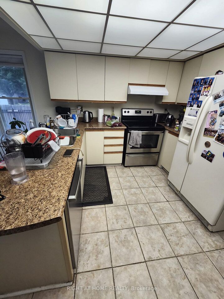 Property Photo:  100 Jessica Gardens  ON L4J 3G2 