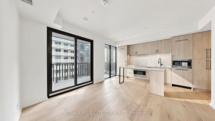 Property Photo:  109 Erskine Avenue 1010  ON M4P 0G6 