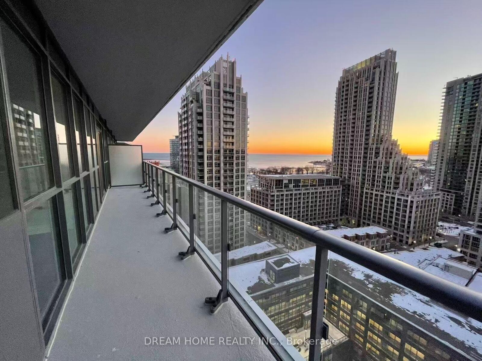 Property Photo:  38 Iannuzzi Street 2004  ON M5V 0S2 