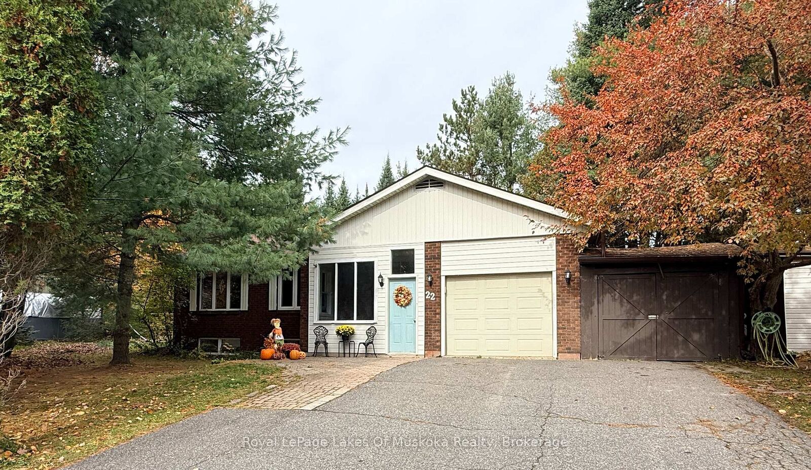 Property Photo:  22 Westvale Drive  ON P1L 1B5 